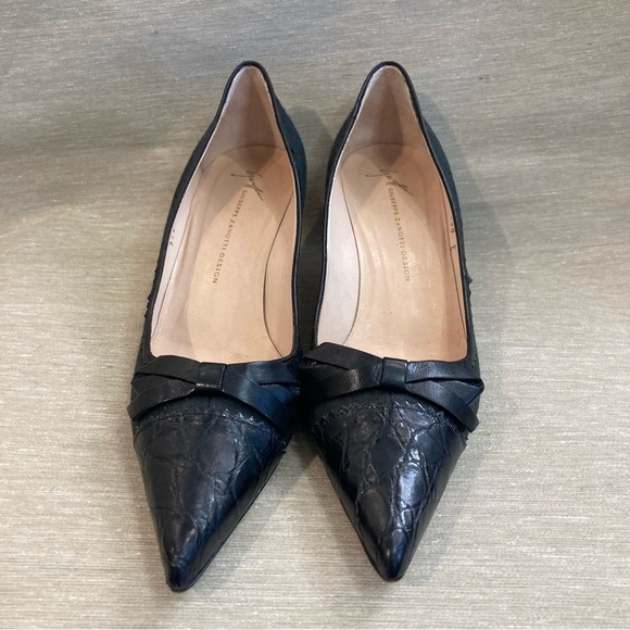 Giuseppe Zanotti  Sz 39 Black Leather Little Bow Pointy Kitten Heel Pumps Shoes - Picture 2 of 14